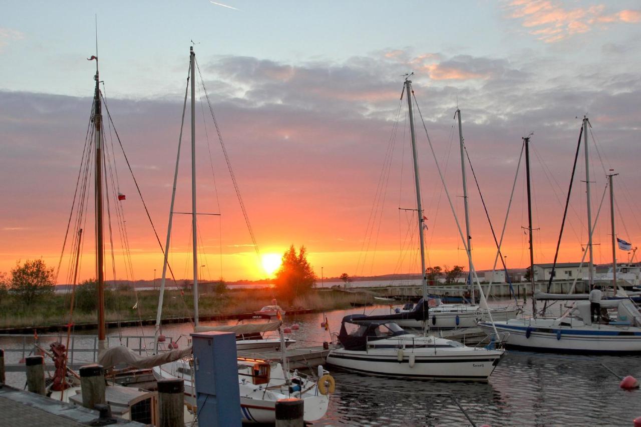 Strandnah Mit Balkon, Gratis Nutzung Vom Ahoi Erlebnisbad Und Sauna In Sellin - Strandhaus Moenchgut Fewo21 ลอบเบอ ภายนอก รูปภาพ